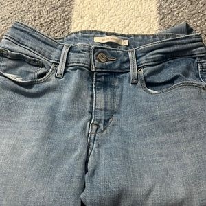 Women’s Levi’s jeans